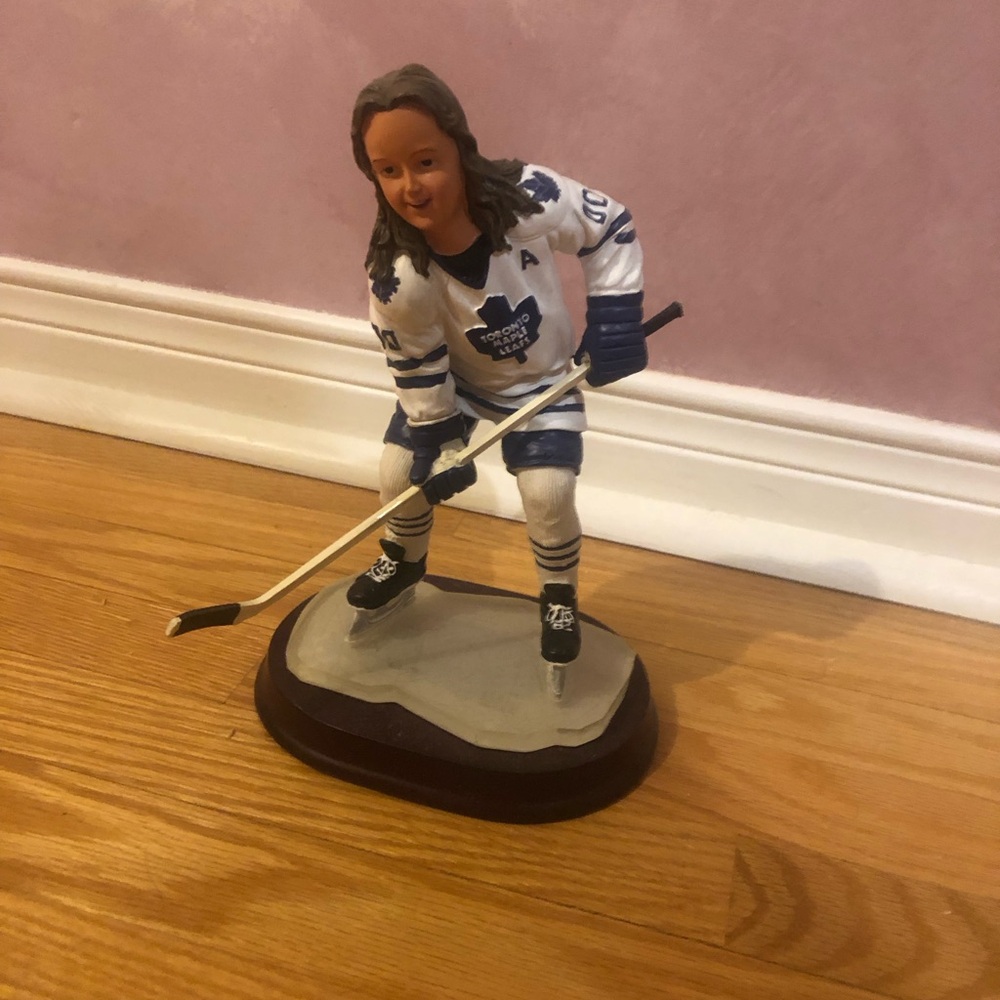 Toronto Maple Leaf - girl figurine